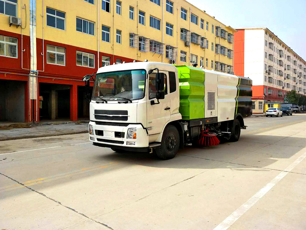 扫路车
