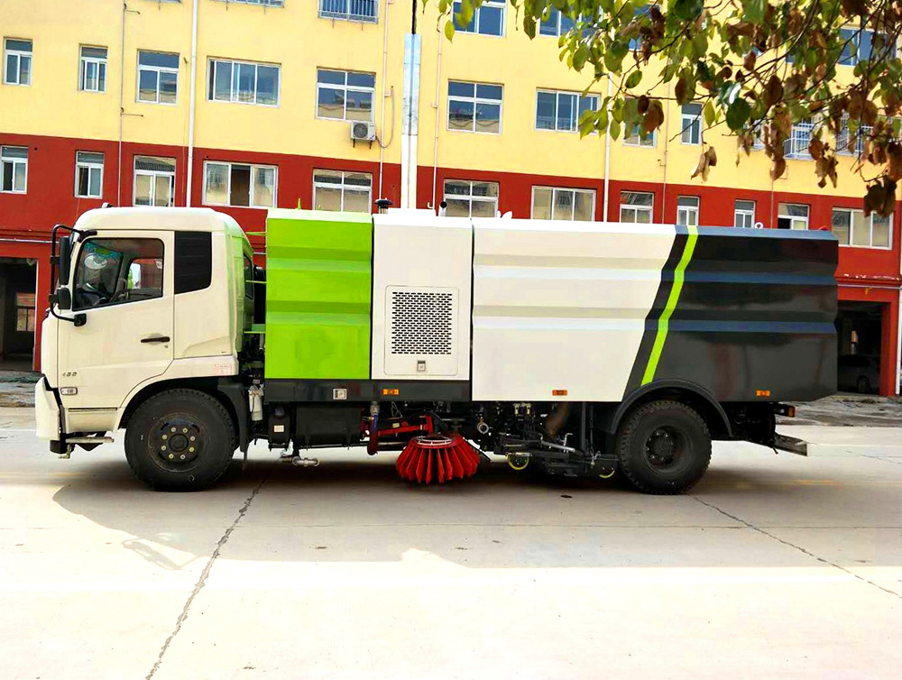 扫路车