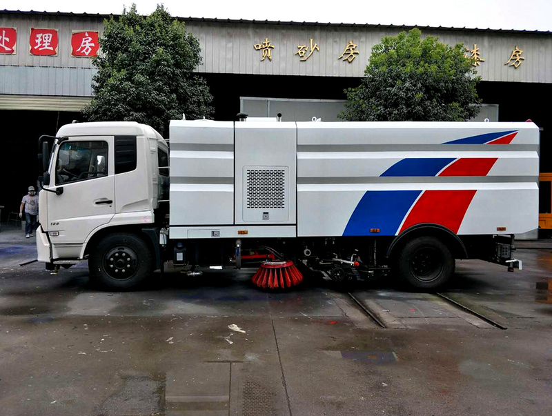 扫路车
